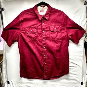 Wrangler Mens Casual Button Down Shirt Size L Solid Red Pockets Short Sleeves